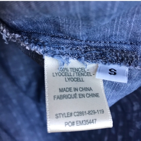 Anthropologie Cloth + Stone blue chambray button down long sleeve size small top - Picture 3 of 4